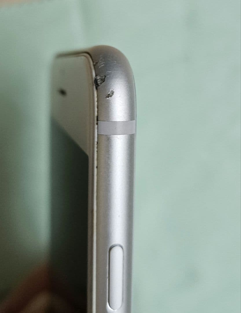 iPhone 8 64GB ホワイト SIMフリー バッテリー100%【傷あり】