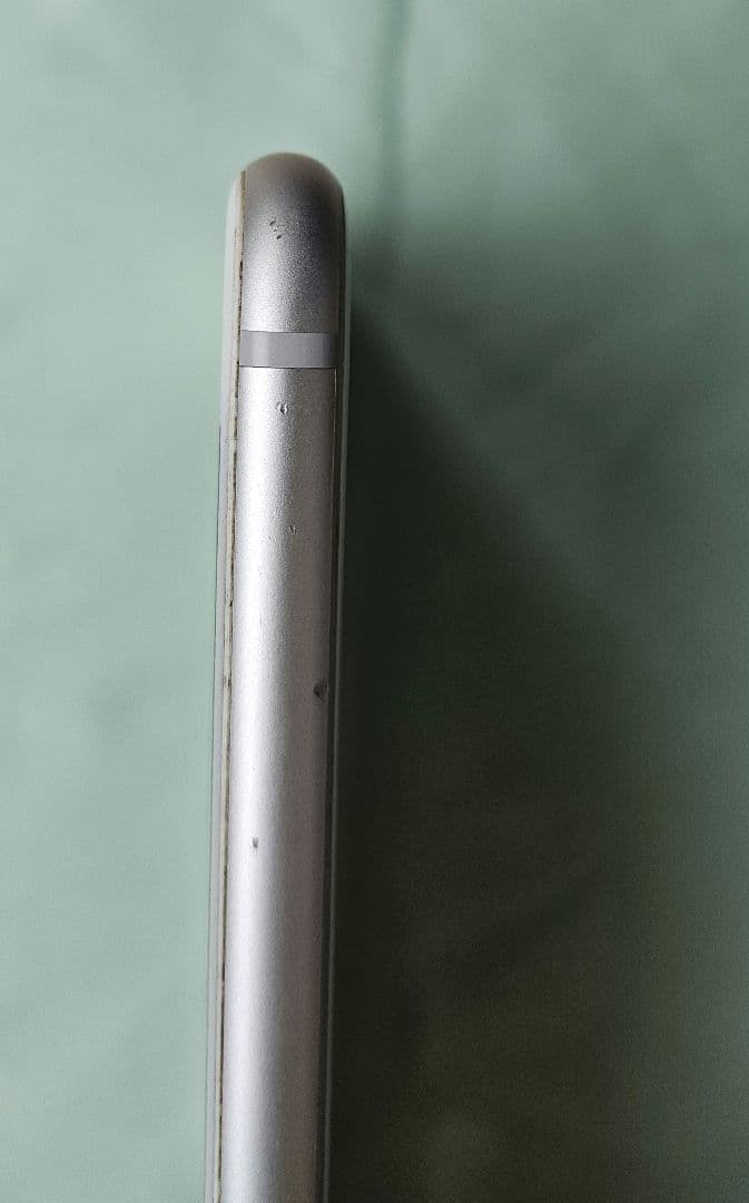 iPhone 8 64GB ホワイト SIMフリー バッテリー100%【傷あり】