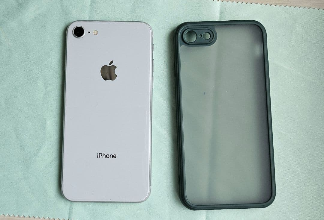 iPhone 8 64GB ホワイト SIMフリー バッテリー100%【傷あり】