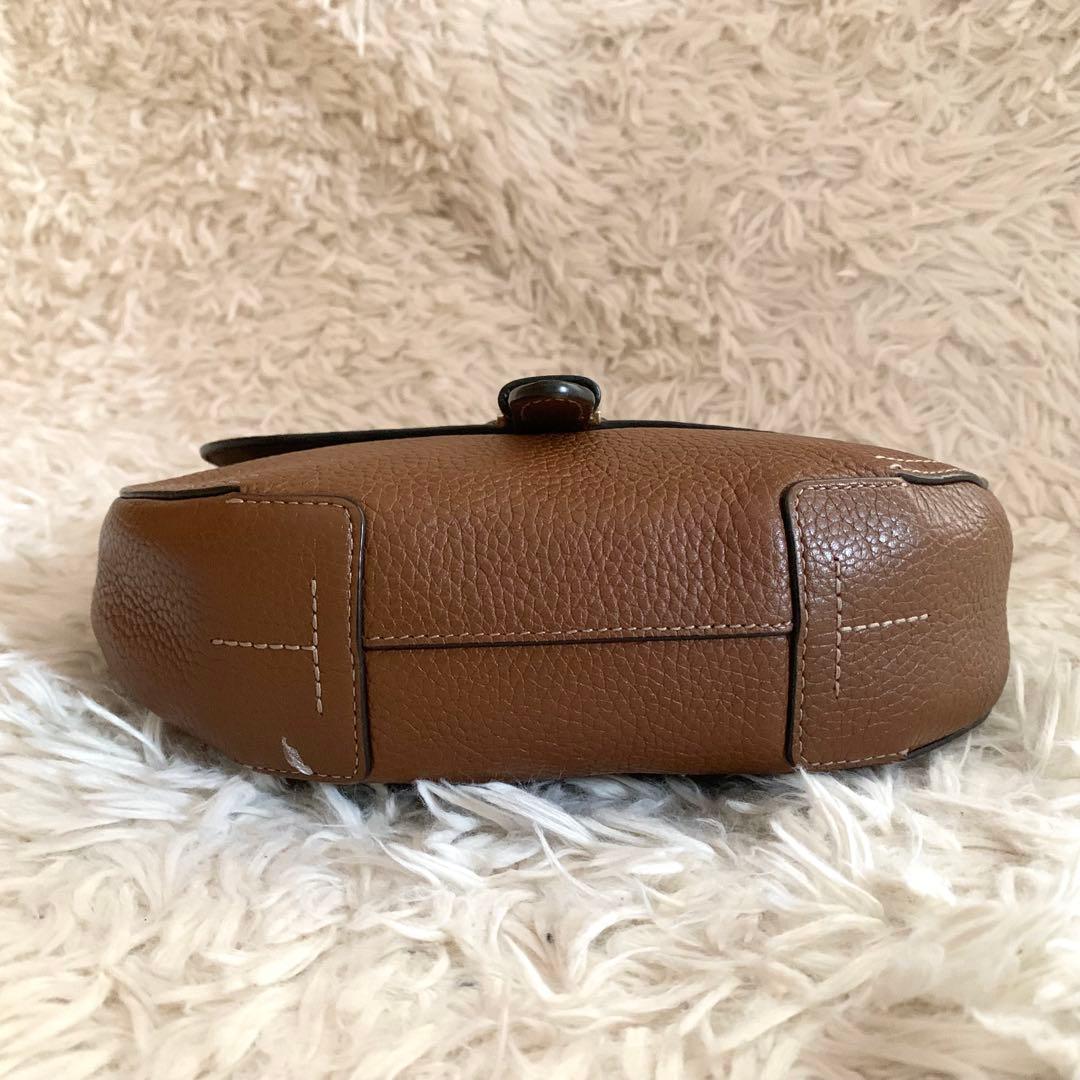 極美品✨フルラ ウラニア ショルダーバッグ レザー 現行 レア ロゴ キャメル