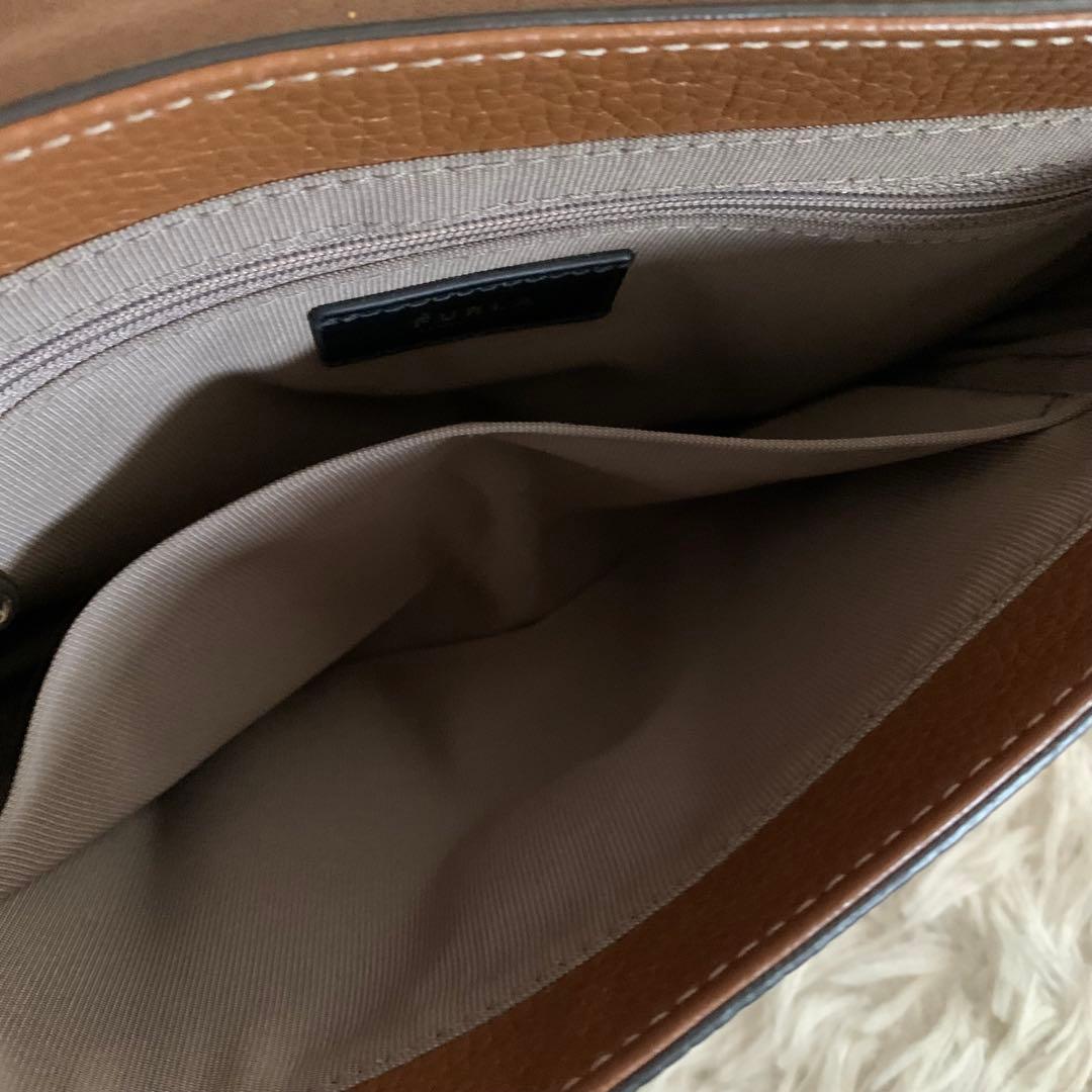 極美品✨フルラ ウラニア ショルダーバッグ レザー 現行 レア ロゴ キャメル