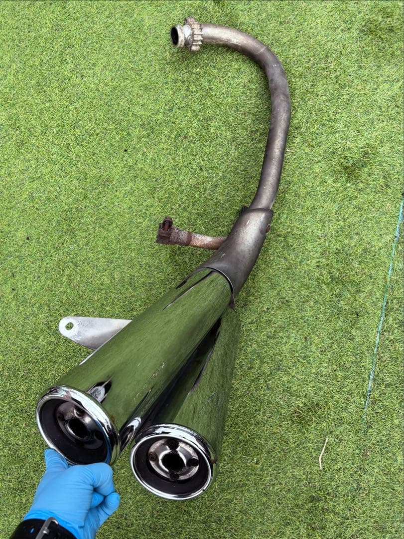 格安 マグナ 250 純正 マフラー 希少な後期車両より取り外し品　入手困難