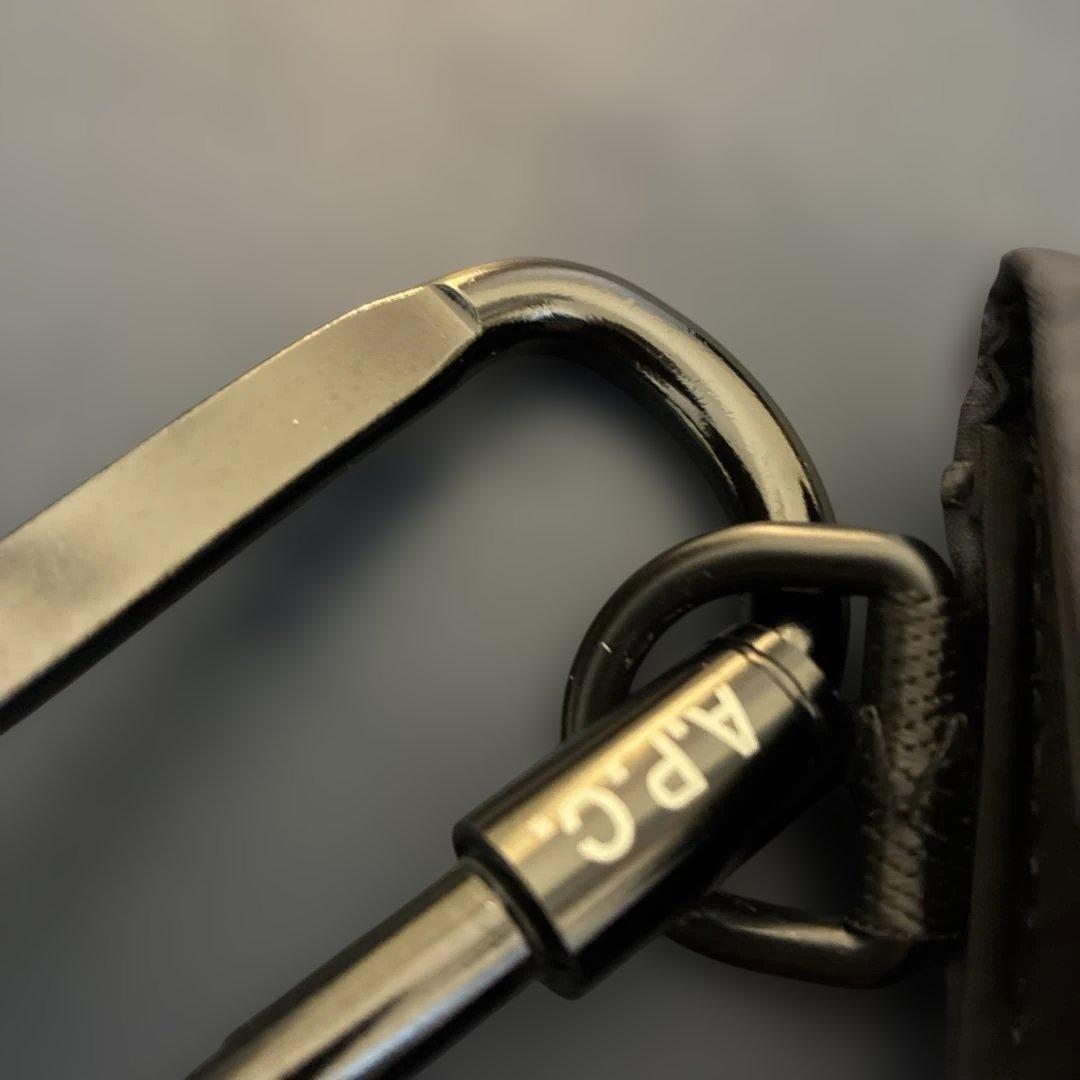 A.P.C. カラビナ付き財布 PORTE-MONNAIE TREK ネイビー