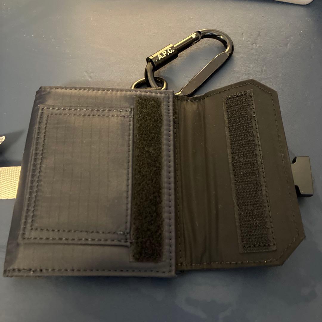 A.P.C. カラビナ付き財布 PORTE-MONNAIE TREK ネイビー