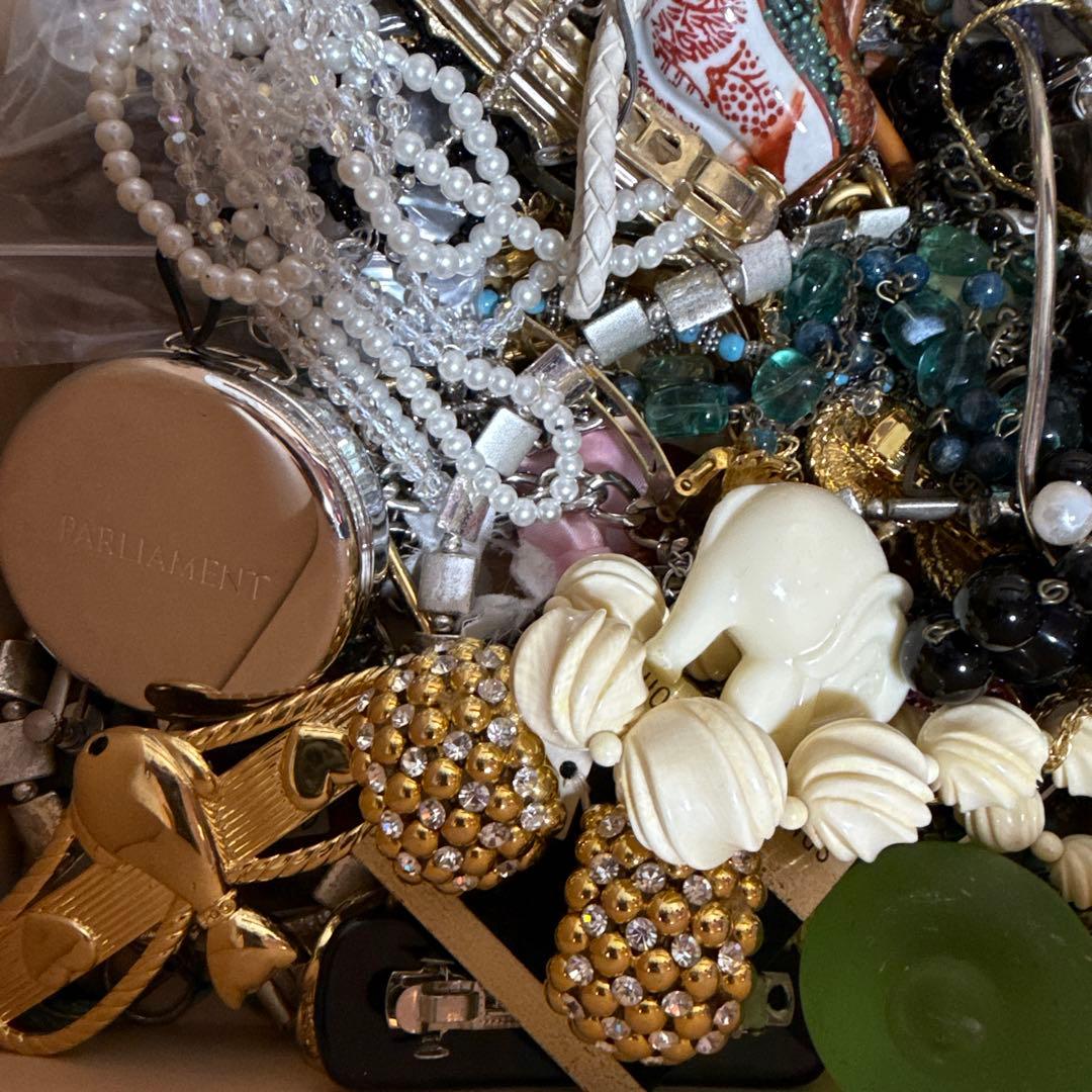 イミテーション　アクセサリー　まとめ　6.２キロ