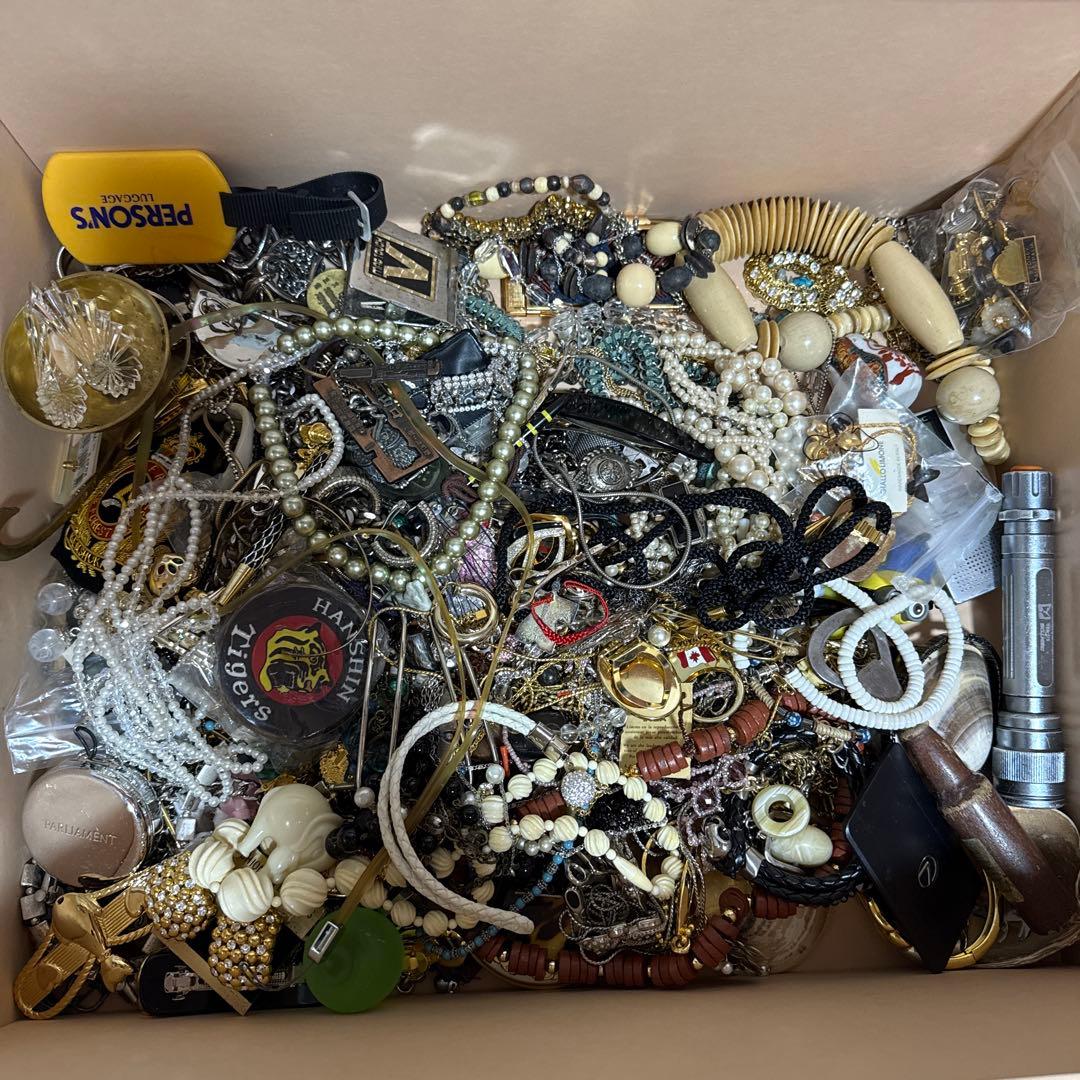 イミテーション　アクセサリー　まとめ　6.２キロ