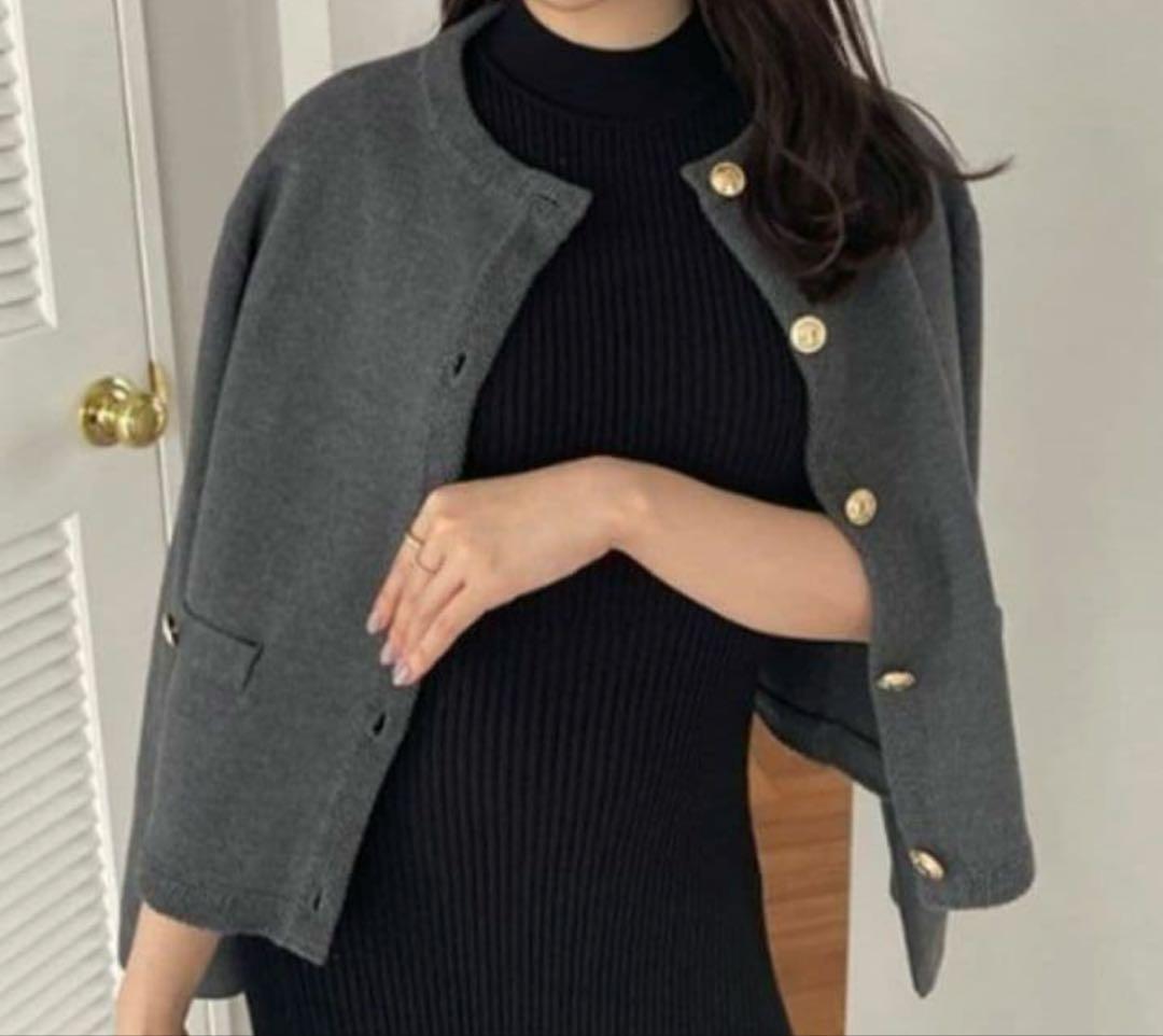 アニュアンス オリジナルボタンノーカラーニットジャケット グレー