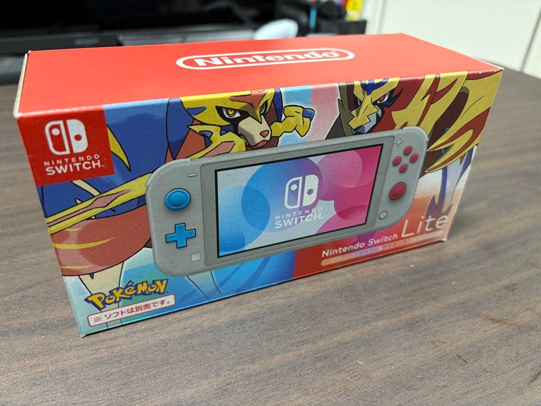ニンテンドースイッチライト　　ポケモン特別デザイン
