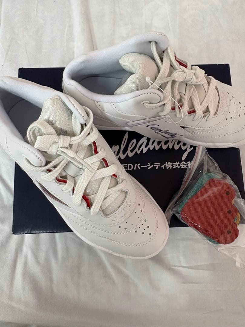 チアリーディング　シューズ　22cm 新品