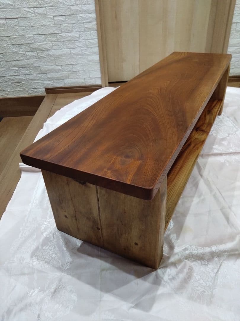 欅一枚板のテレビ台　Okinawa❕長寿のケヤキの杢目が綺麗ですよ