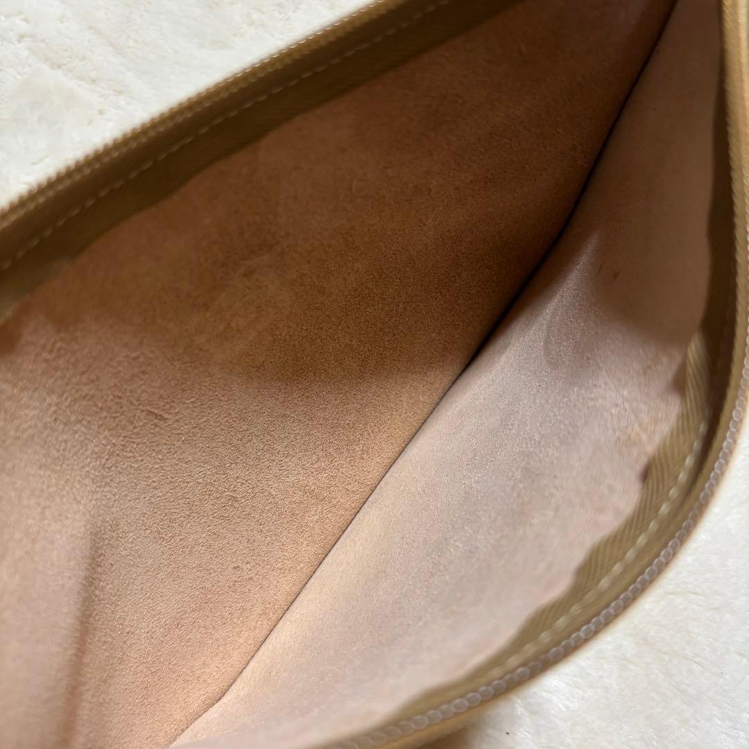 新品・未使用✨IL BISONTE レザー クラッチバッグ