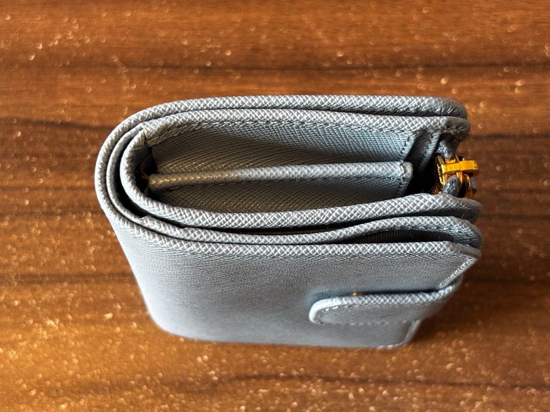 PRADA サフィアーノレザー 二つ折り財布 ライトブルー