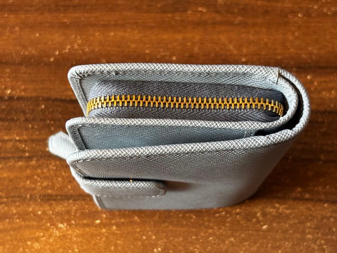 PRADA サフィアーノレザー 二つ折り財布 ライトブルー