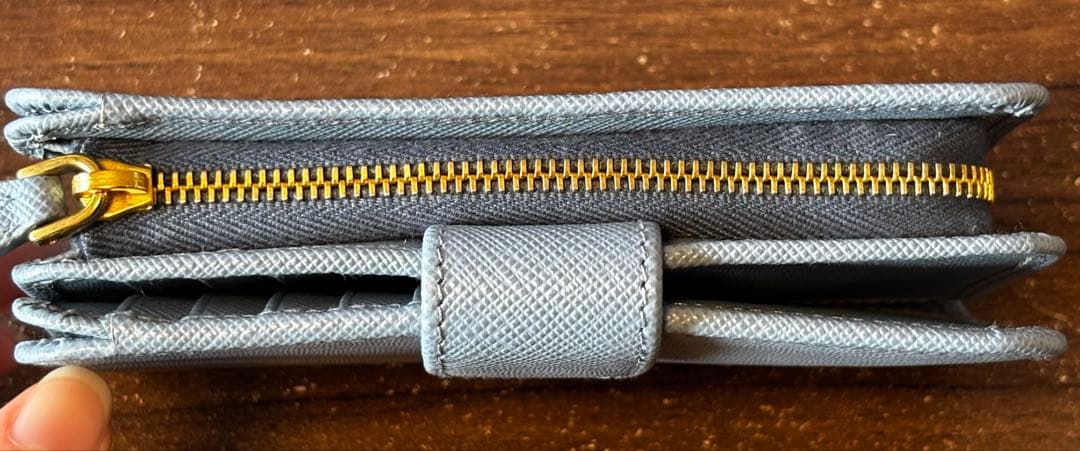 PRADA サフィアーノレザー 二つ折り財布 ライトブルー