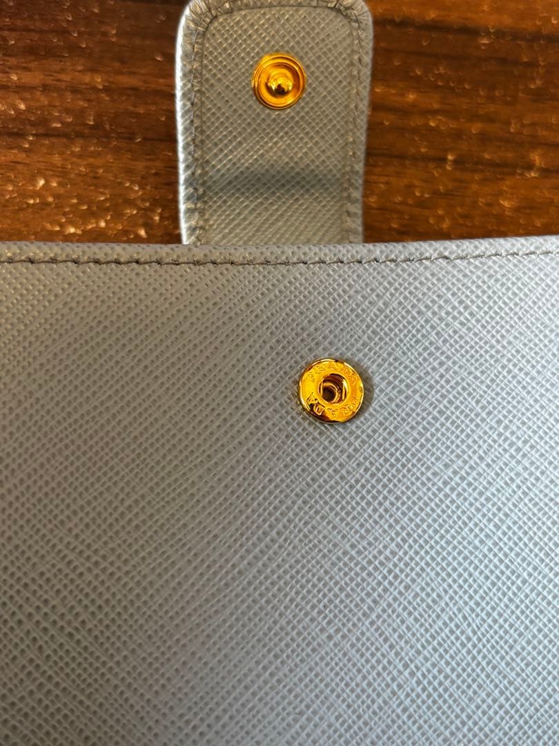 PRADA サフィアーノレザー 二つ折り財布 ライトブルー