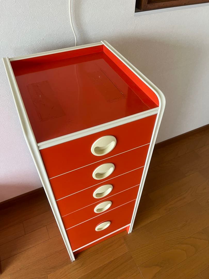 オレンジ色の5段チェスト レトロポップ 傷あり