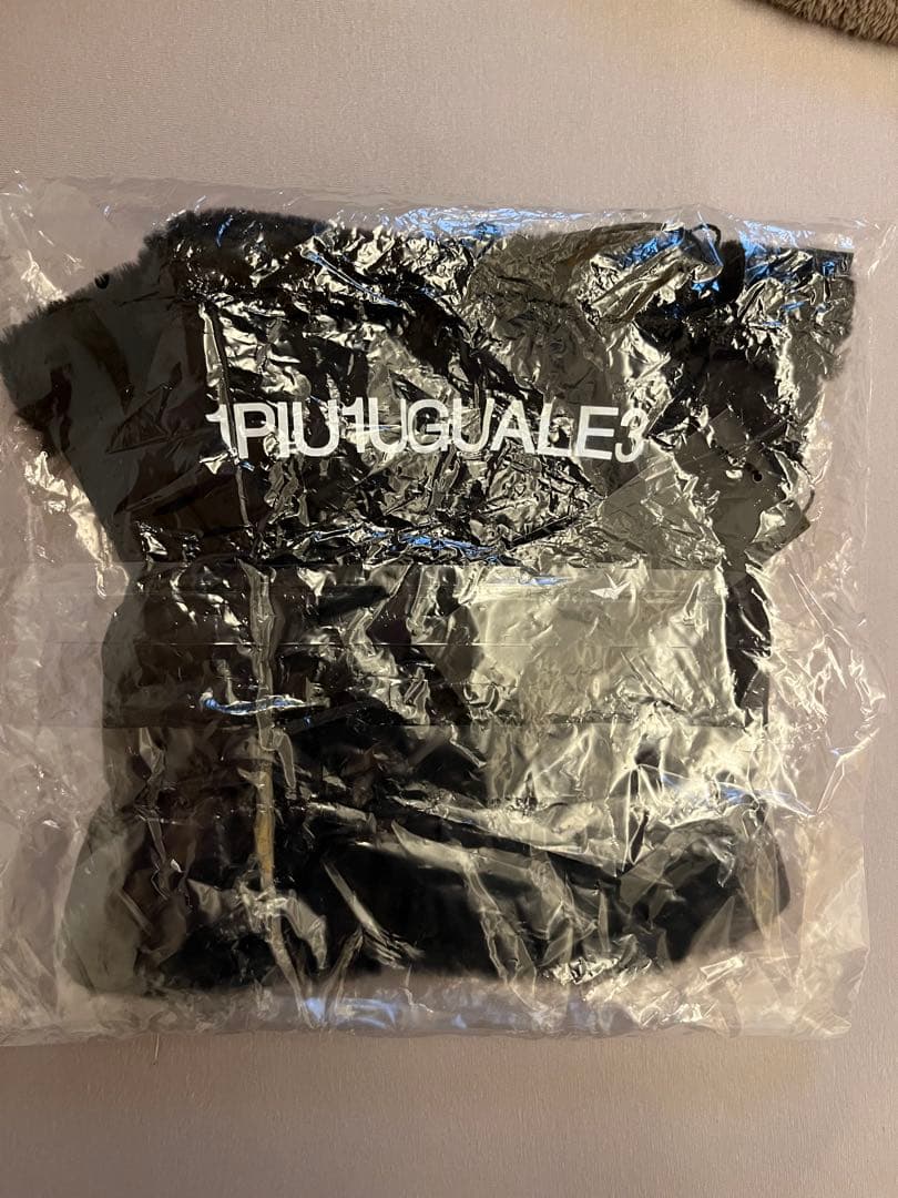 【シーズン限定値下価格】1PIU1UGUALE3 ブラック ネックウォーマー