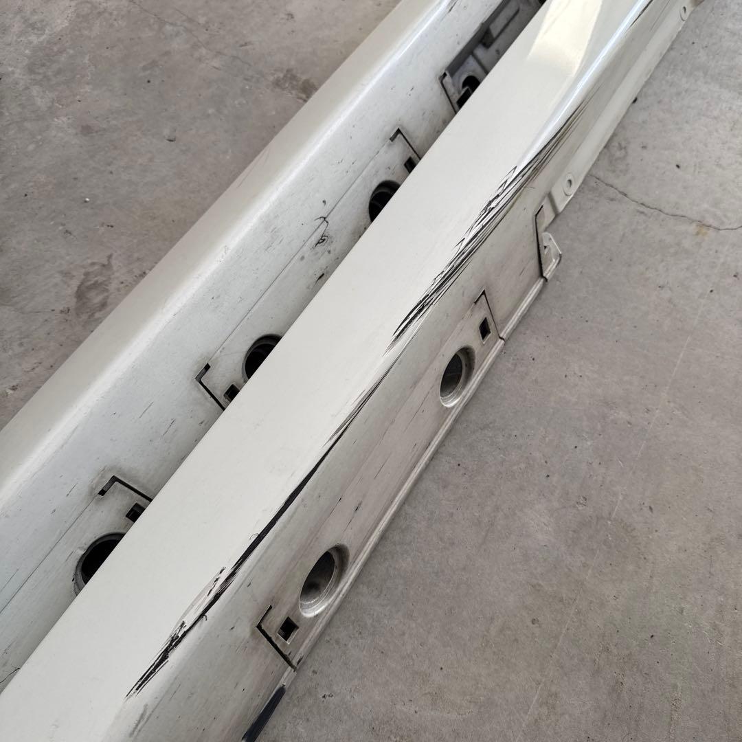 30プリウス 後期　純正左右サイドスカート