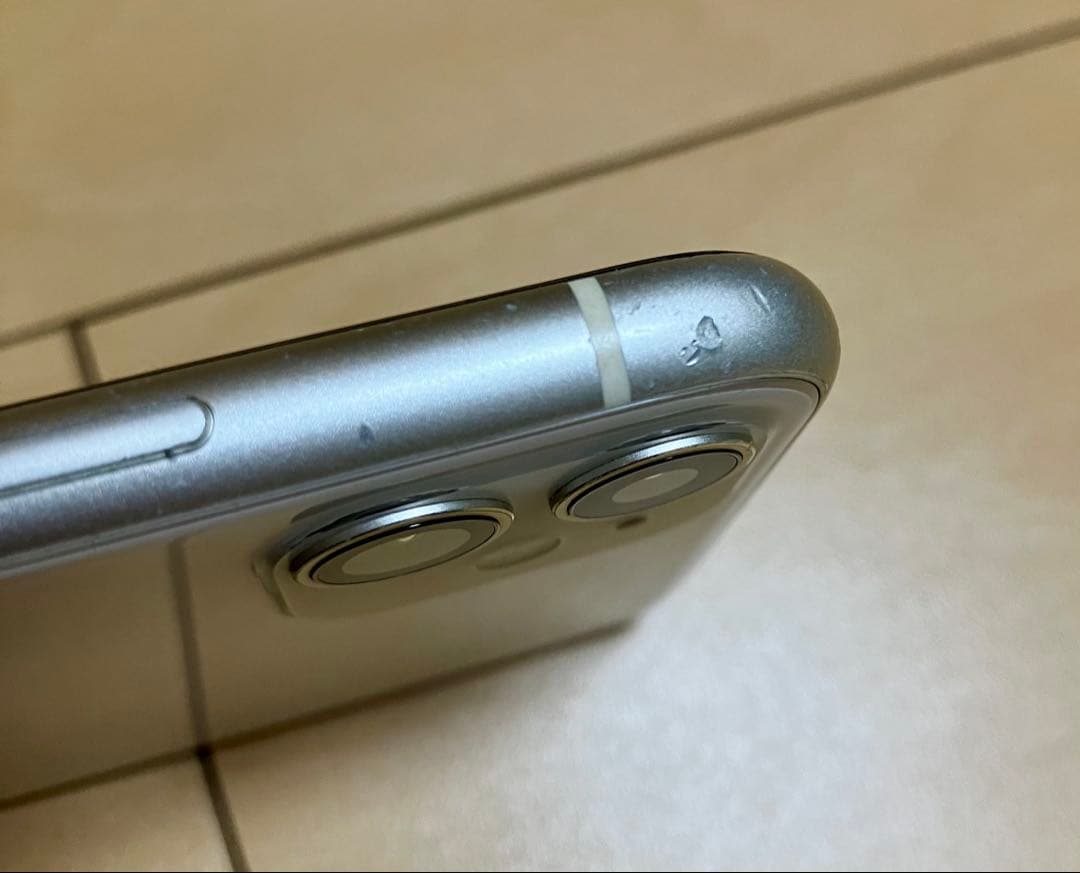 Apple iPhone 11 ホワイト　本体