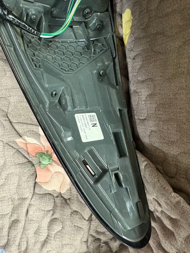 トヨタAVU65ハリアー Rコンビネーションランプ