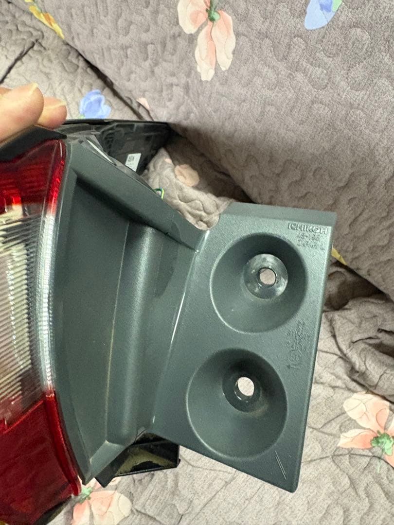 トヨタAVU65ハリアー Rコンビネーションランプ