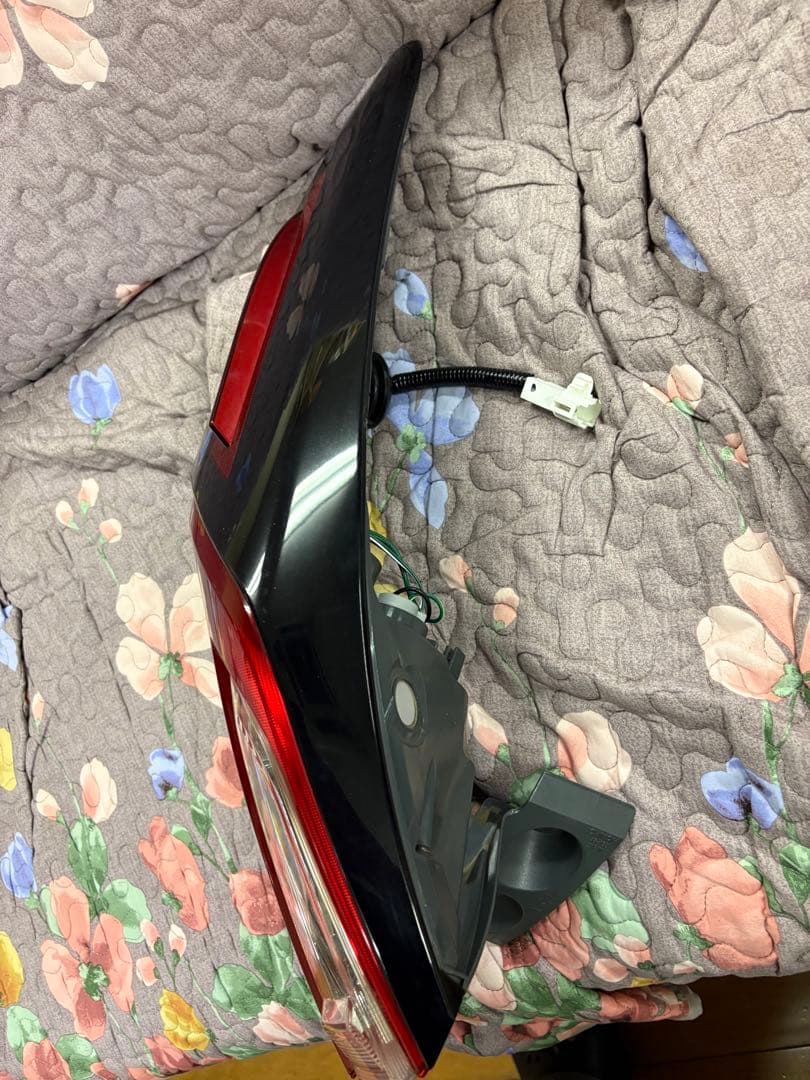 トヨタAVU65ハリアー Rコンビネーションランプ