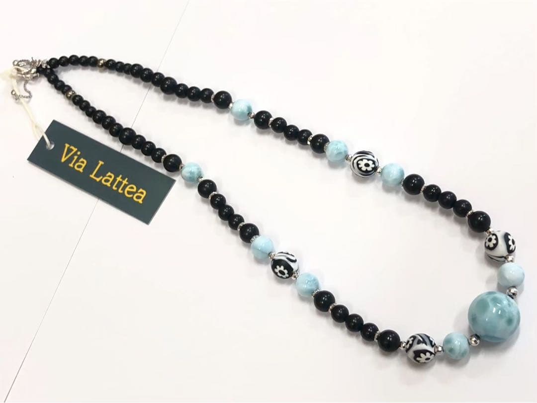 ☆K18 WG　黒水色石付ネックレス