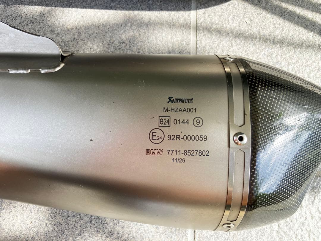 アクラポビッチ スリップオンマフラー  K1600GT、K1600GTL