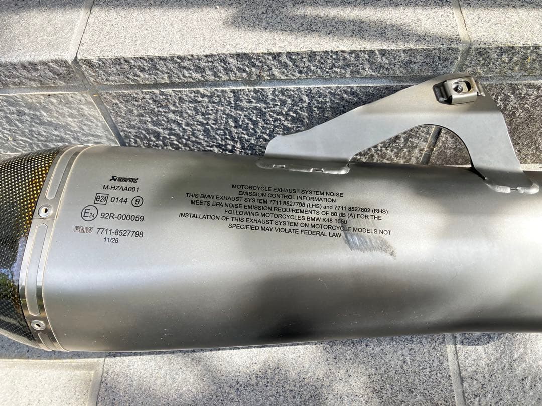 アクラポビッチ スリップオンマフラー  K1600GT、K1600GTL