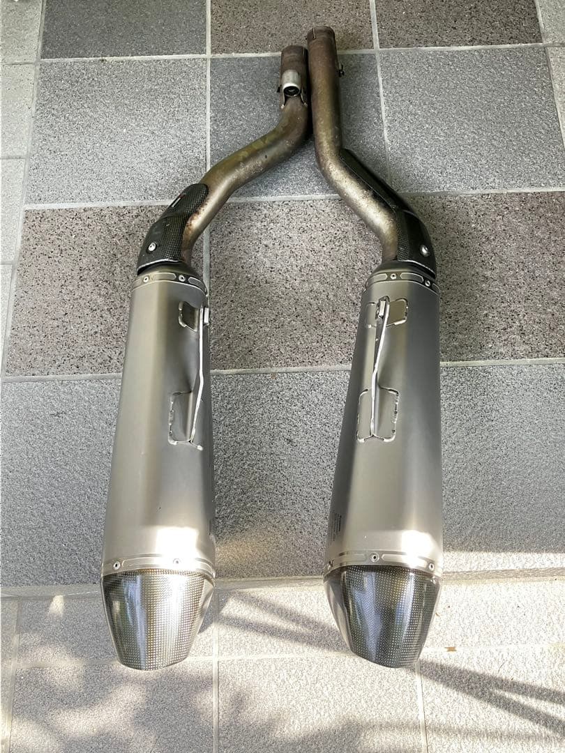 アクラポビッチ スリップオンマフラー  K1600GT、K1600GTL