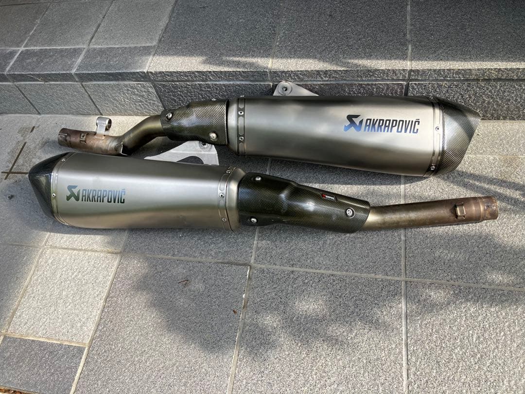 アクラポビッチ スリップオンマフラー  K1600GT、K1600GTL