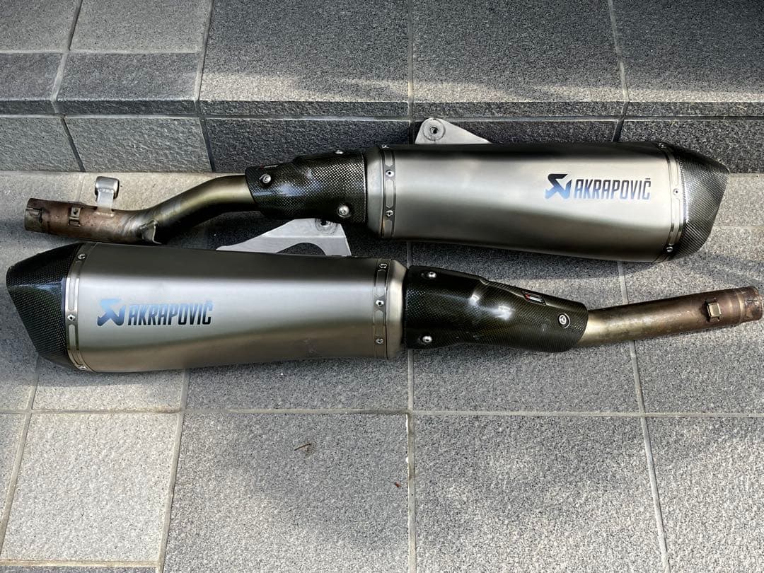 アクラポビッチ スリップオンマフラー  K1600GT、K1600GTL