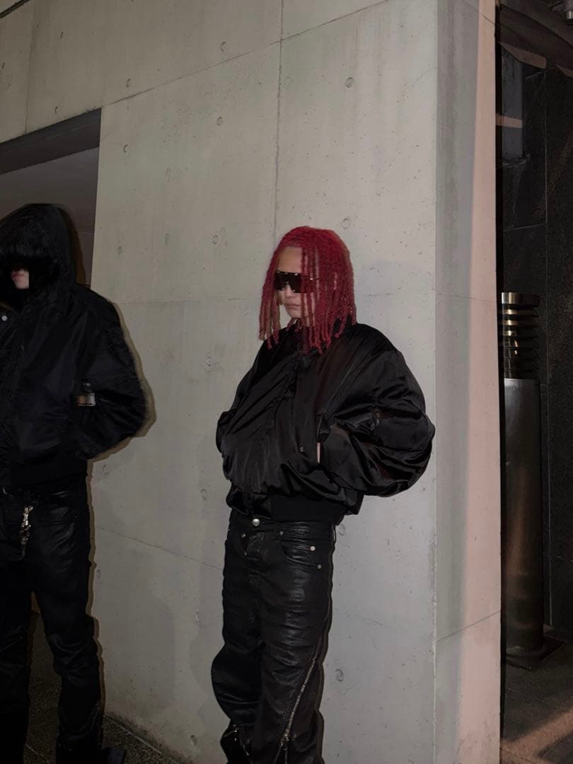 ENTIRE STUDIOS似 短丈ブラックボンバージャケット