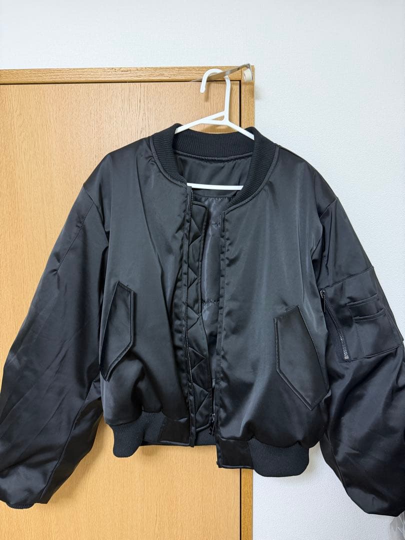 ENTIRE STUDIOS似 短丈ブラックボンバージャケット