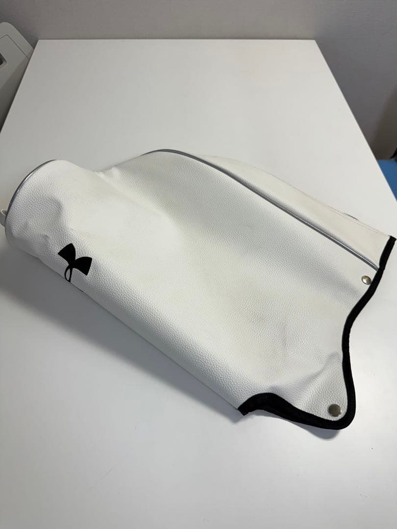 UNDER ARMOUR キャディバッグ ホワイト　グレーカーボン調