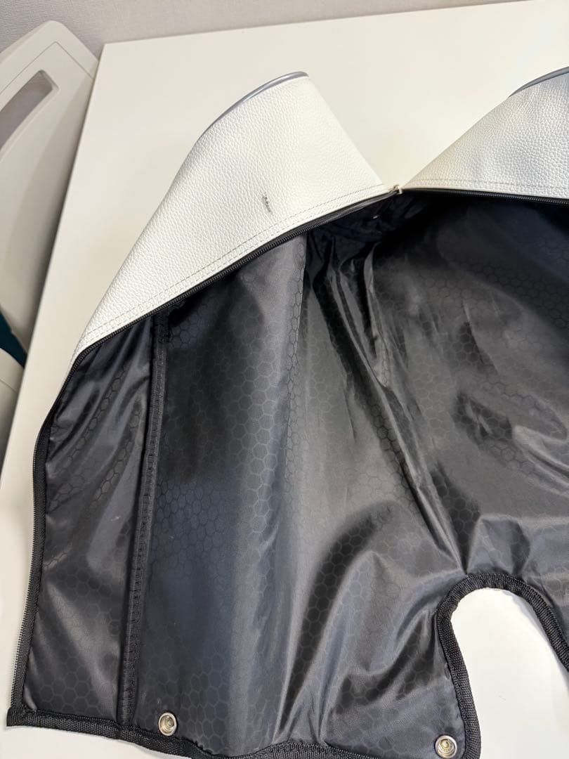 UNDER ARMOUR キャディバッグ ホワイト　グレーカーボン調