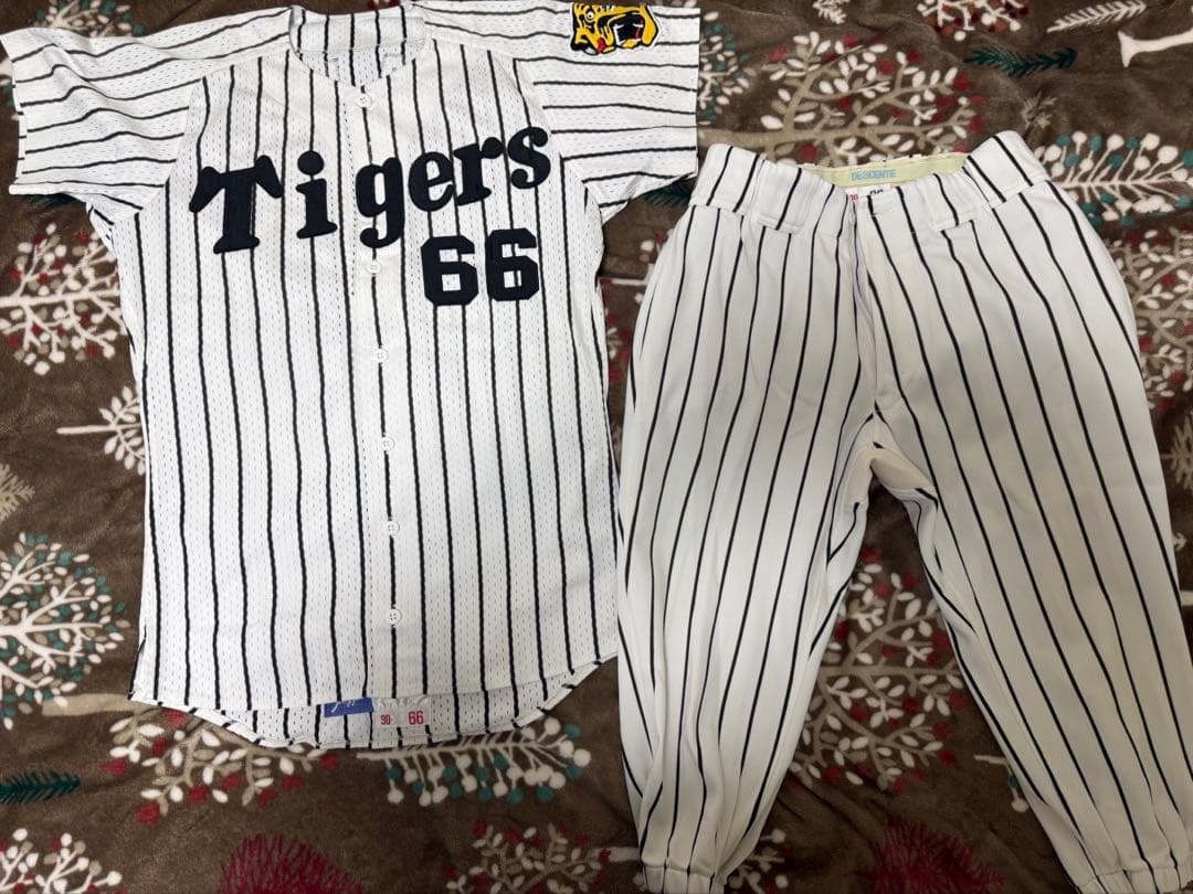 希少品 阪神タイガース 1990年 ホーム #66 坂孝一実使用ユニフォーム