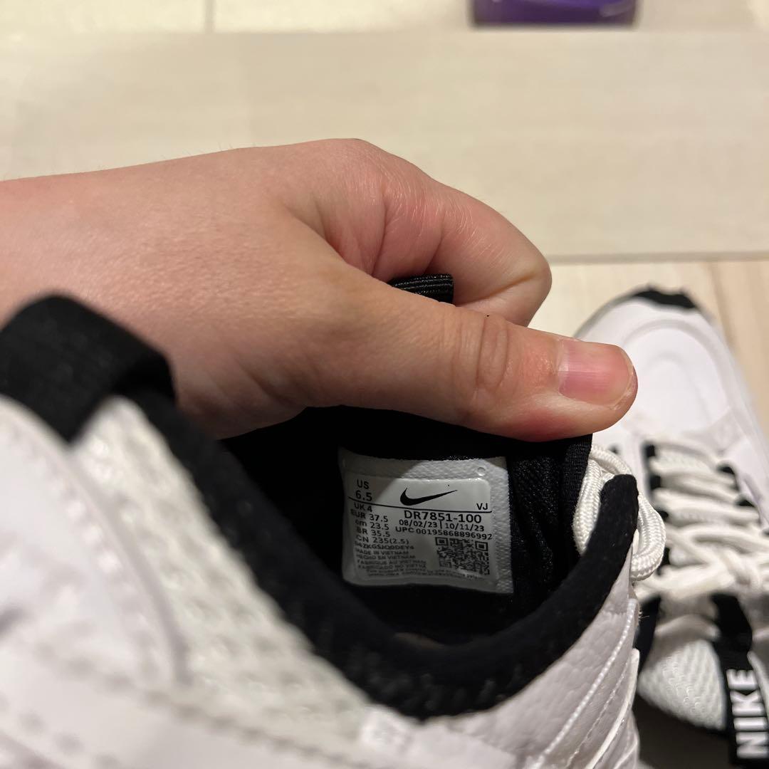 靴 NIKE TC7900 23.5