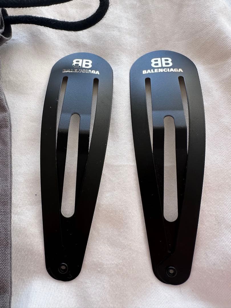 BALENCIAGA ヘアピン ブラック