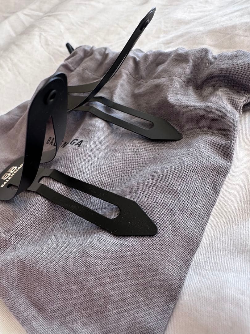 BALENCIAGA ヘアピン ブラック