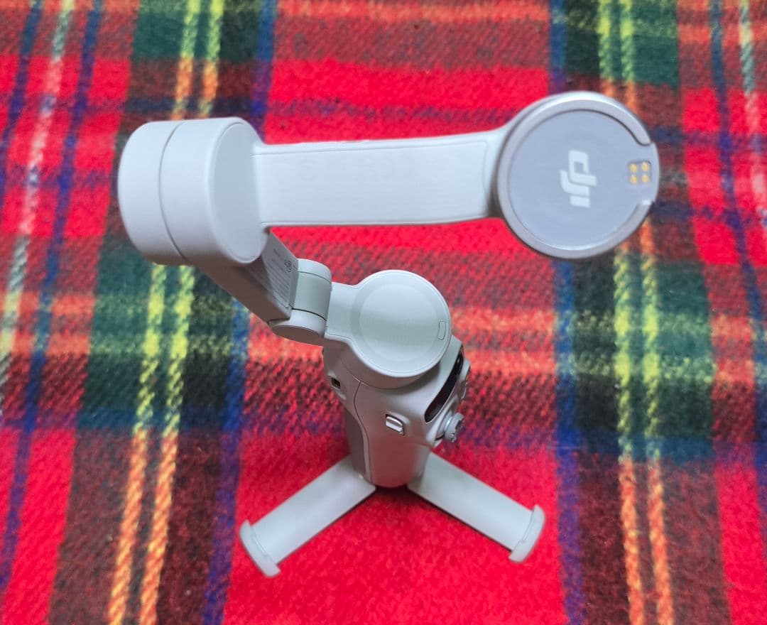 新製品 DJI Osmo Mobile 7 三脚内蔵 スマートフォンジンバル