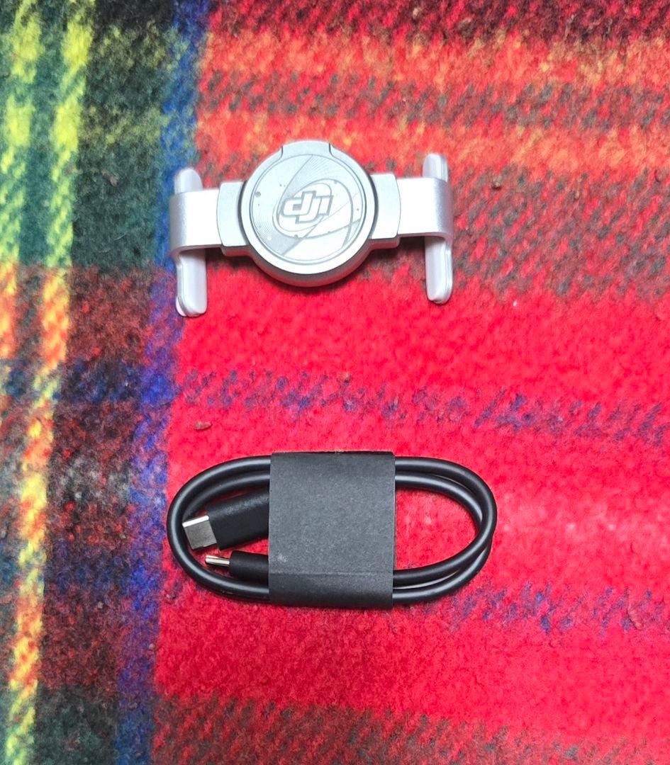 新製品 DJI Osmo Mobile 7 三脚内蔵 スマートフォンジンバル