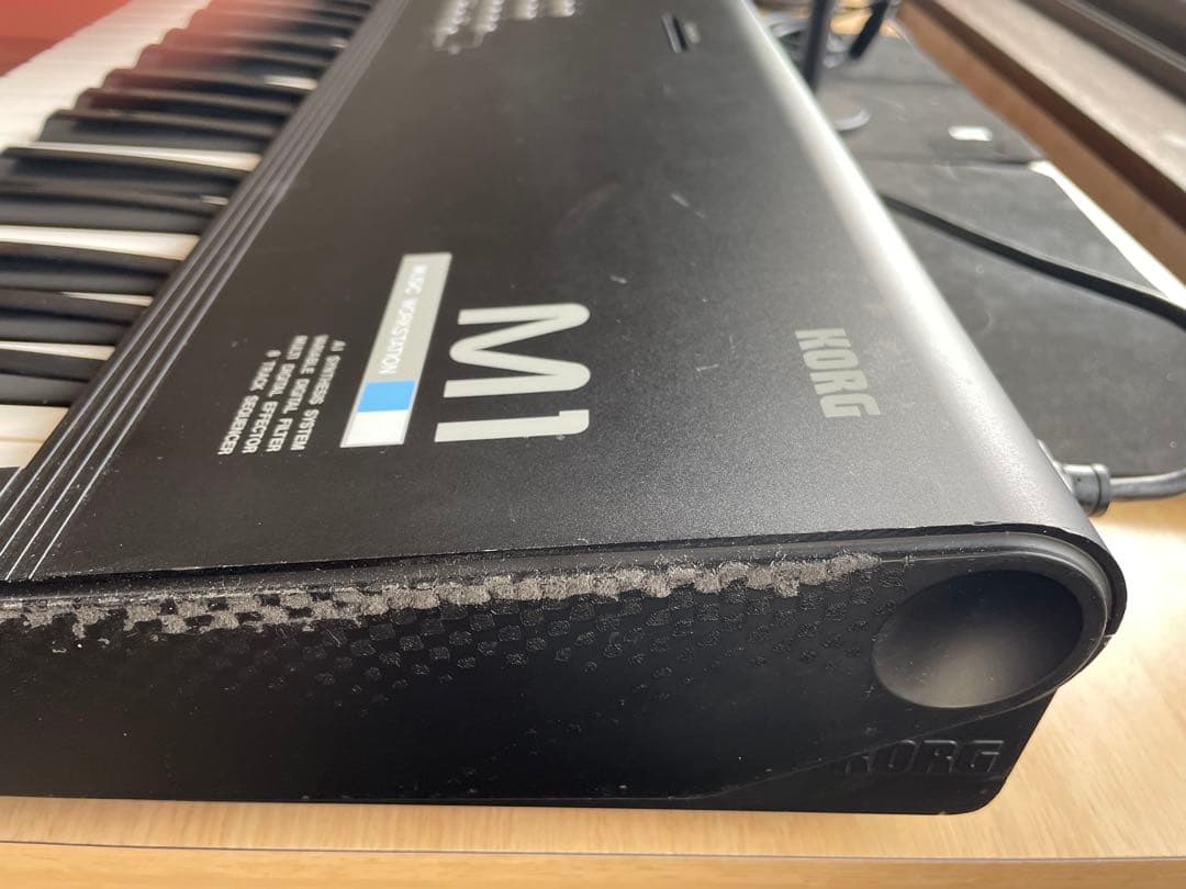 KORG コルグ M1 シンセサイザー