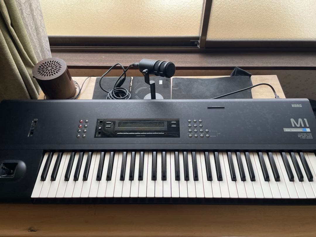 KORG コルグ M1 シンセサイザー