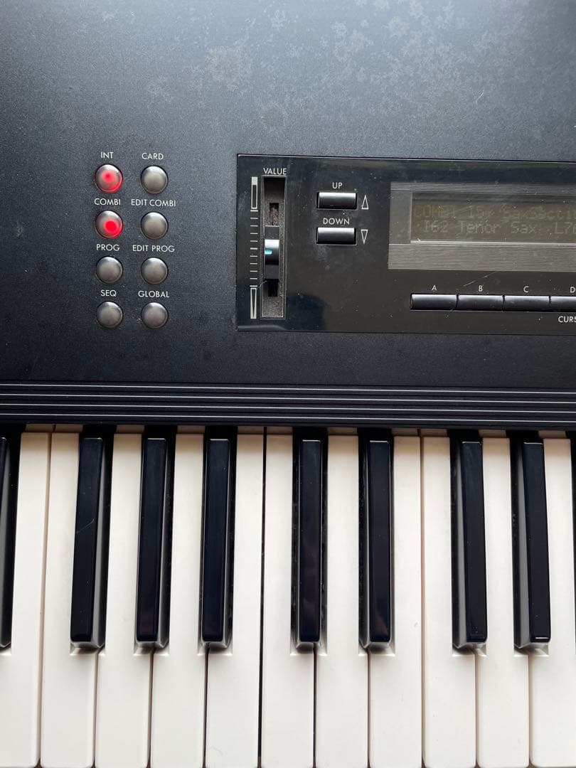 KORG コルグ M1 シンセサイザー