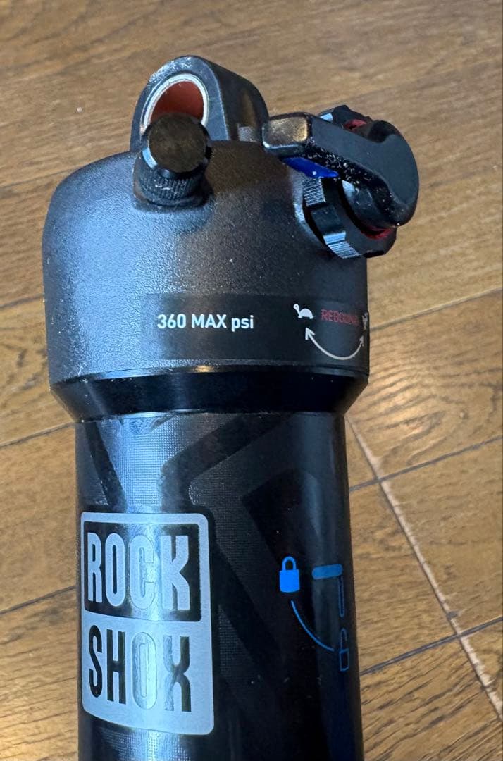 RockShox Deluxe Select+ リアサスペンション