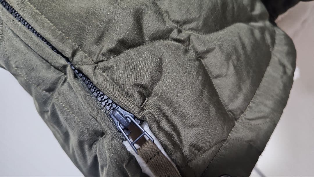 taion ミリタリーダウンケープ　カーキ