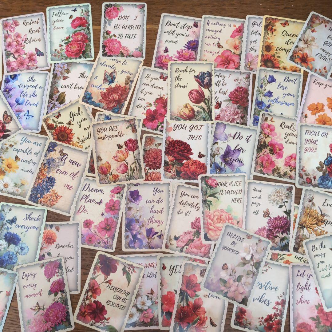 ボタニカルアートが散りばめられた洋書　ボタニカルカード　ボタニカル図鑑洋書