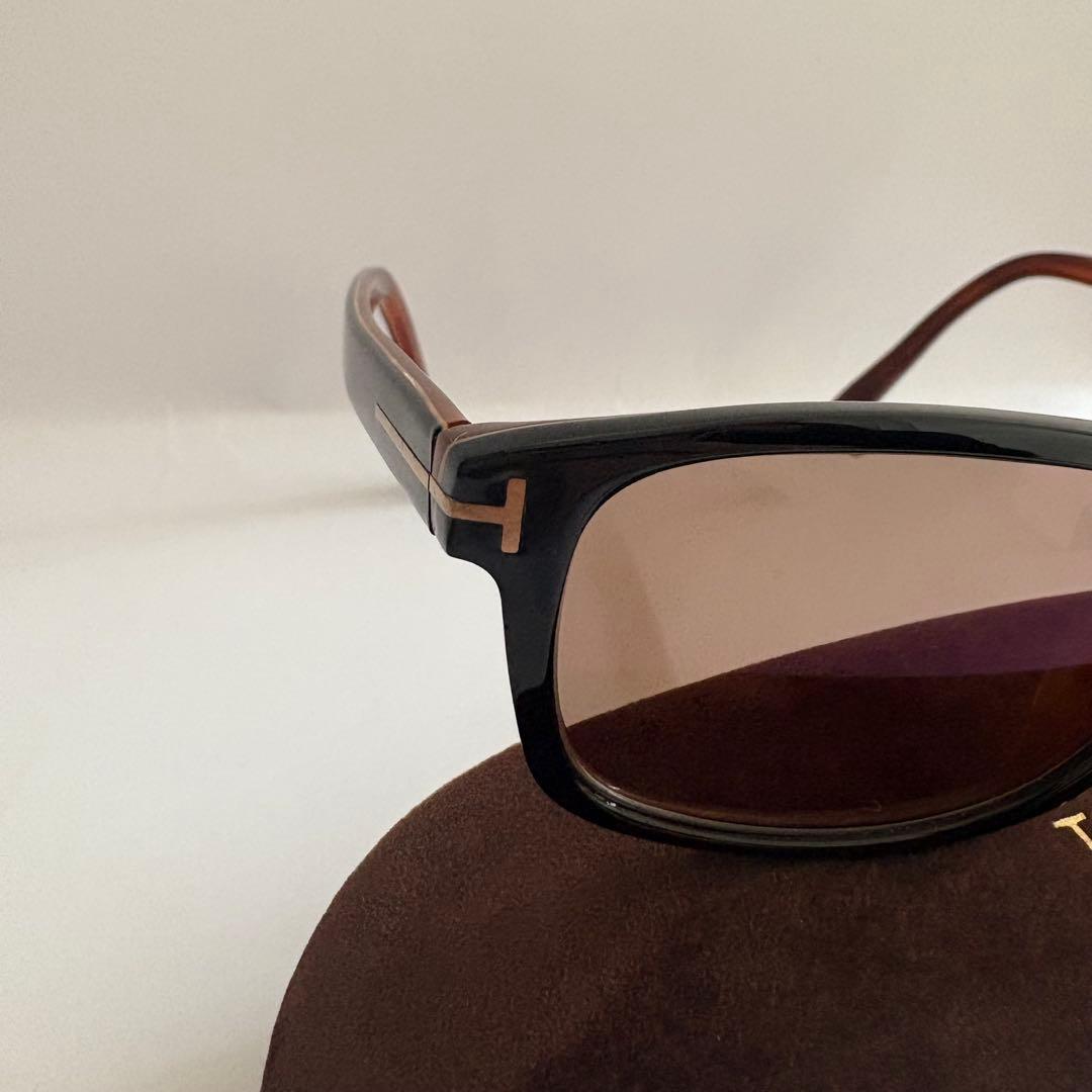 TOM FORD TF5223 サングラス 男女兼用 Tバー 黒×茶