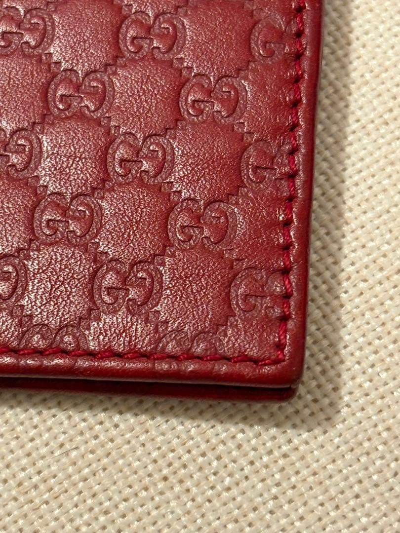 GUCCI 二つ折り財布 レッド マネークリップ ロゴ型押し